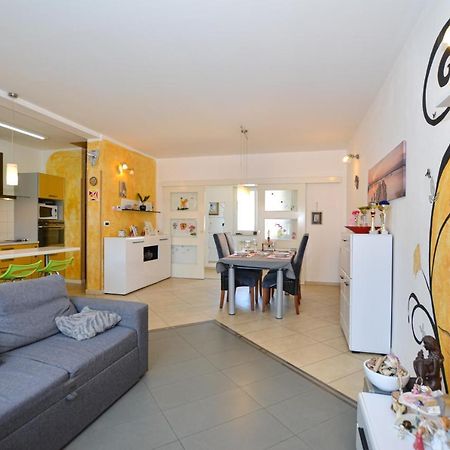 Noemi & Ana Apartment ロヴィニ エクステリア 写真