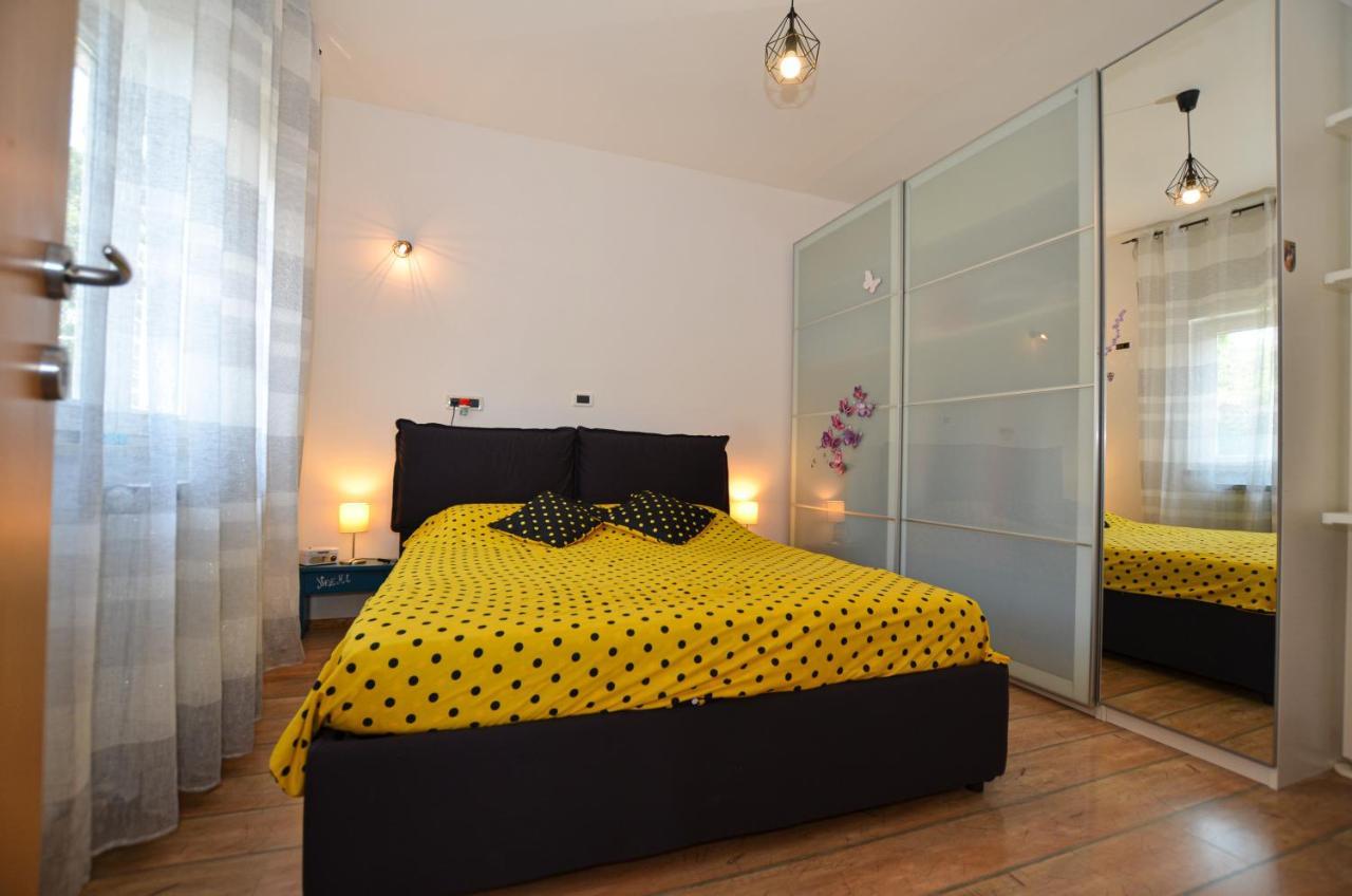 Noemi & Ana Apartment ロヴィニ エクステリア 写真