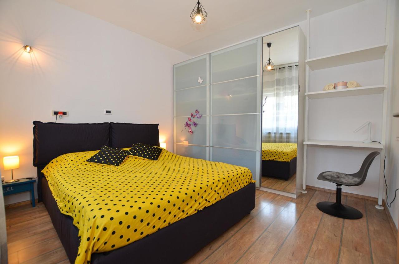 Noemi & Ana Apartment ロヴィニ エクステリア 写真