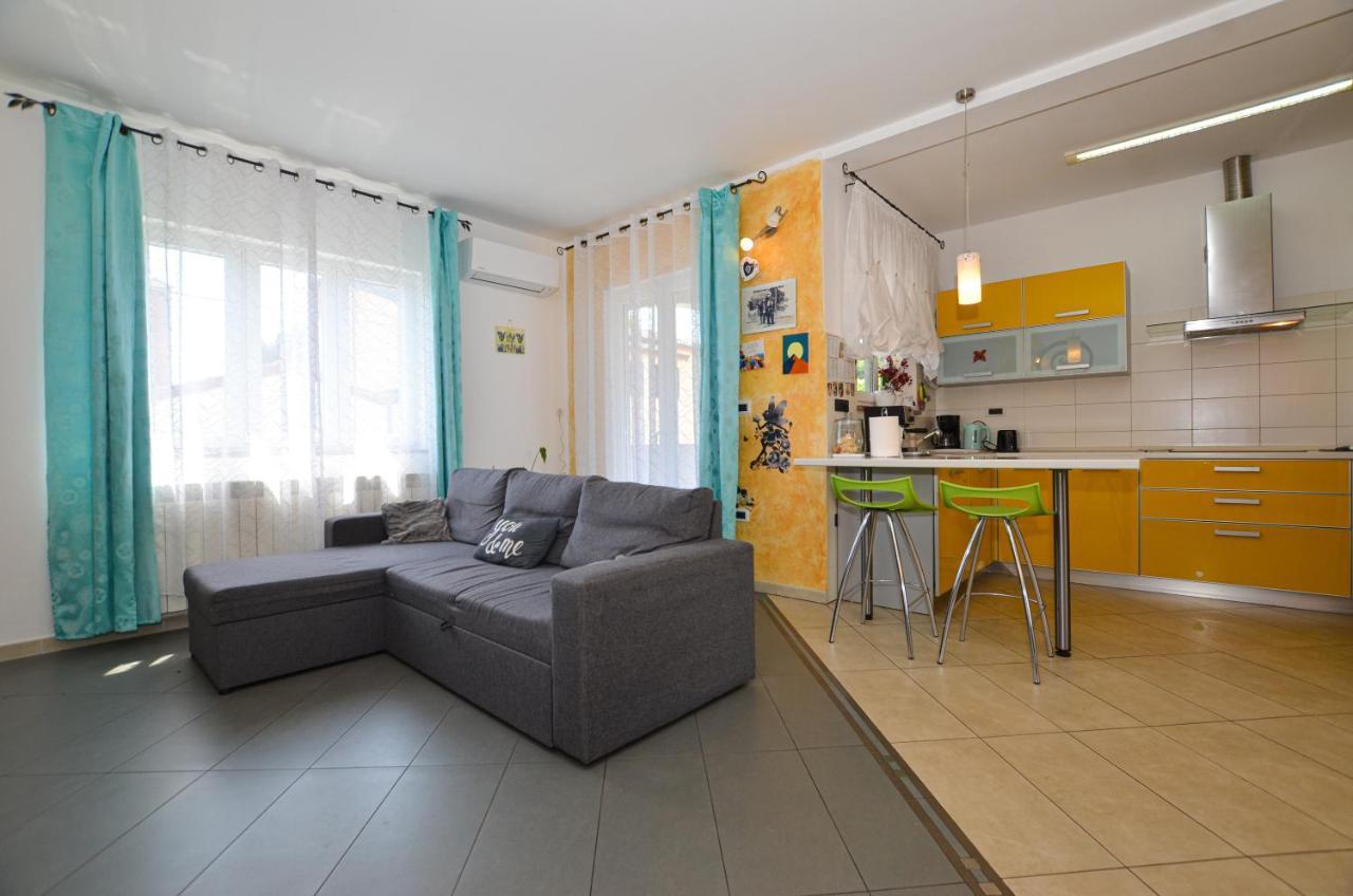 Noemi & Ana Apartment ロヴィニ エクステリア 写真