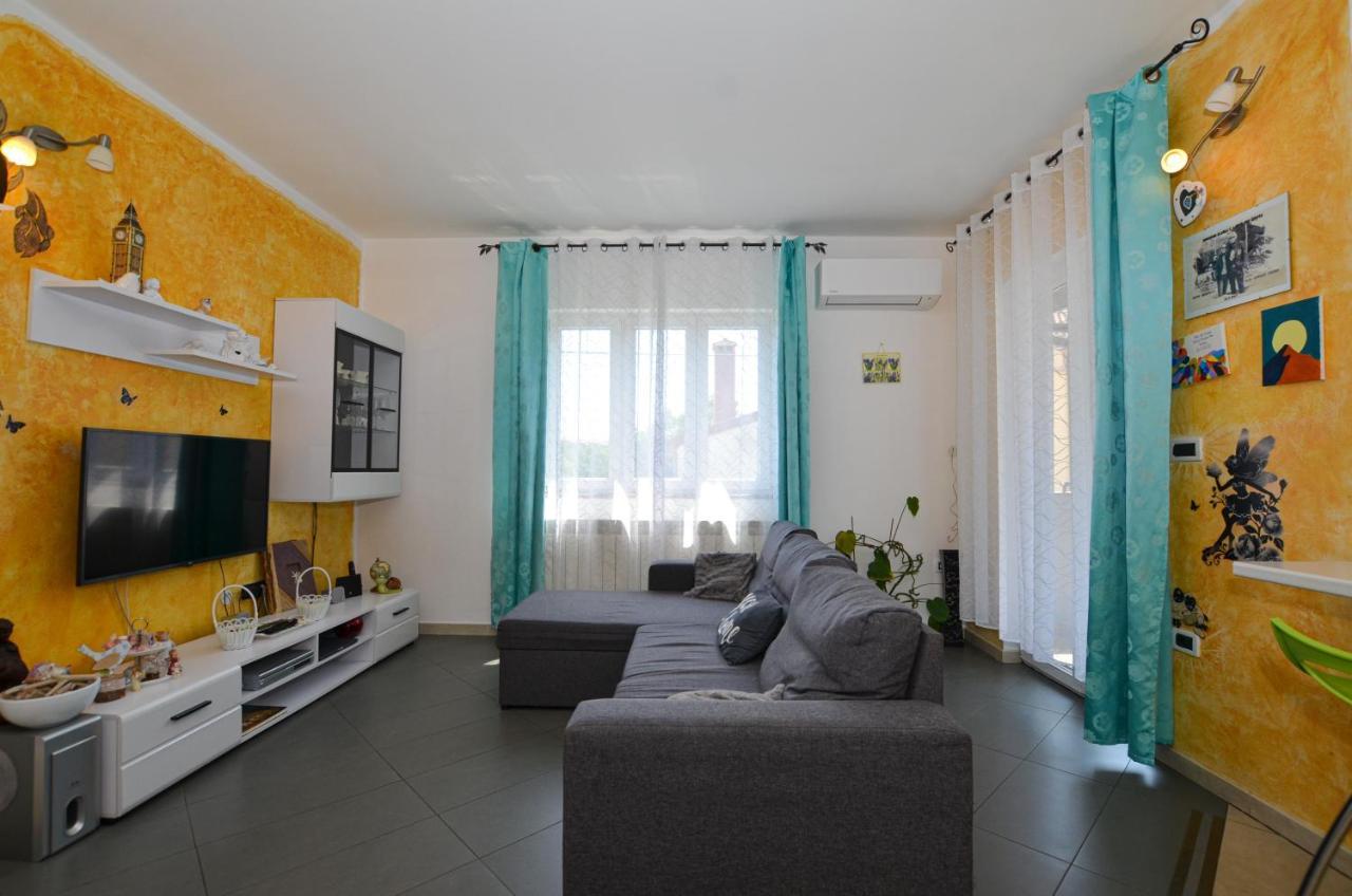 Noemi & Ana Apartment ロヴィニ エクステリア 写真
