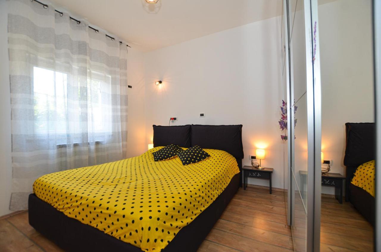 Noemi & Ana Apartment ロヴィニ エクステリア 写真